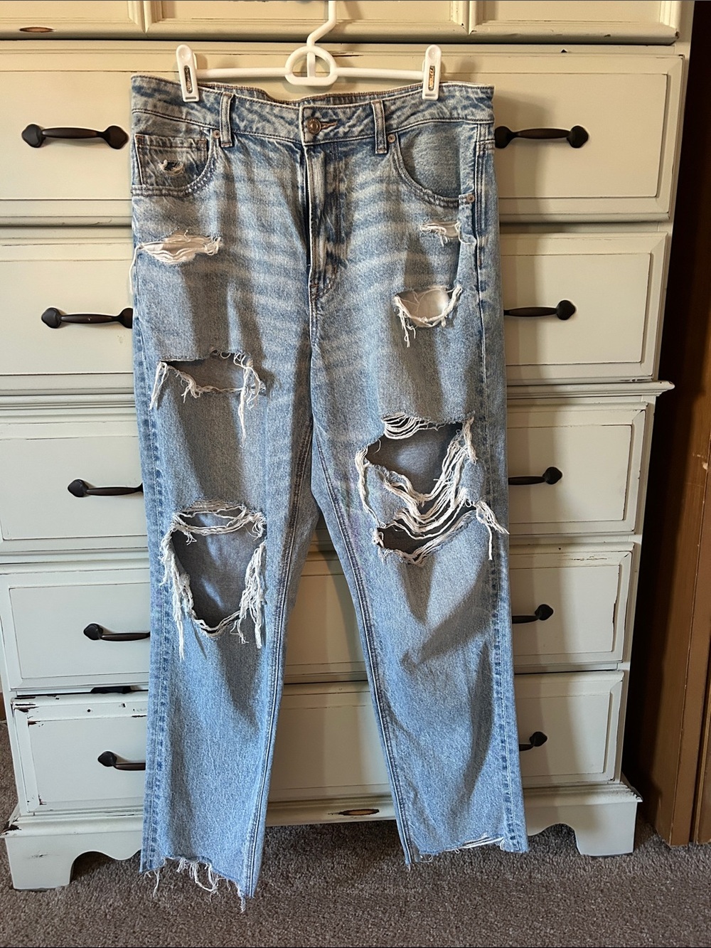 American Eagle ripped mom jeans